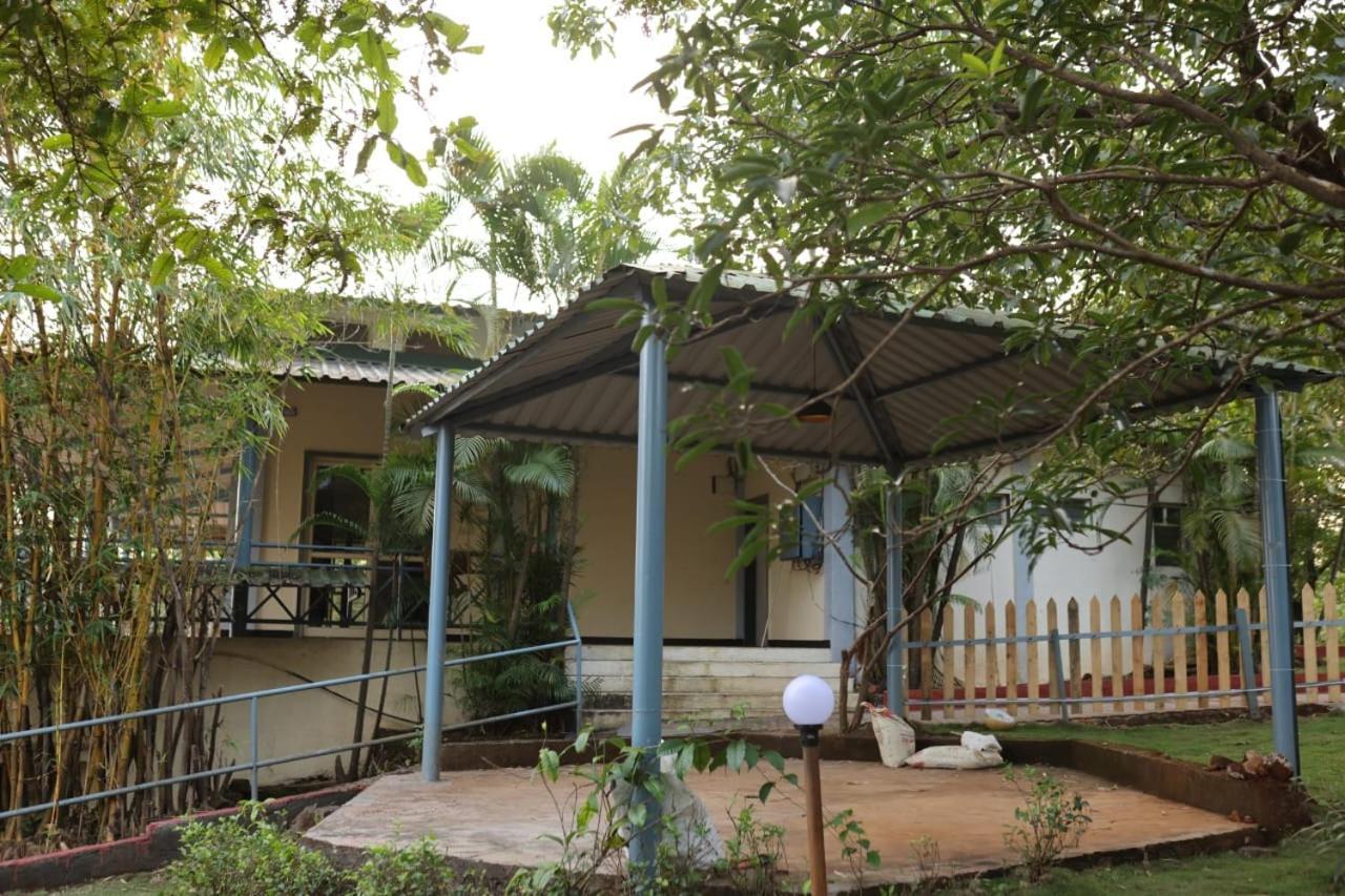 Nisarg Farm Mulshi Bed & Breakfast Bagian luar foto